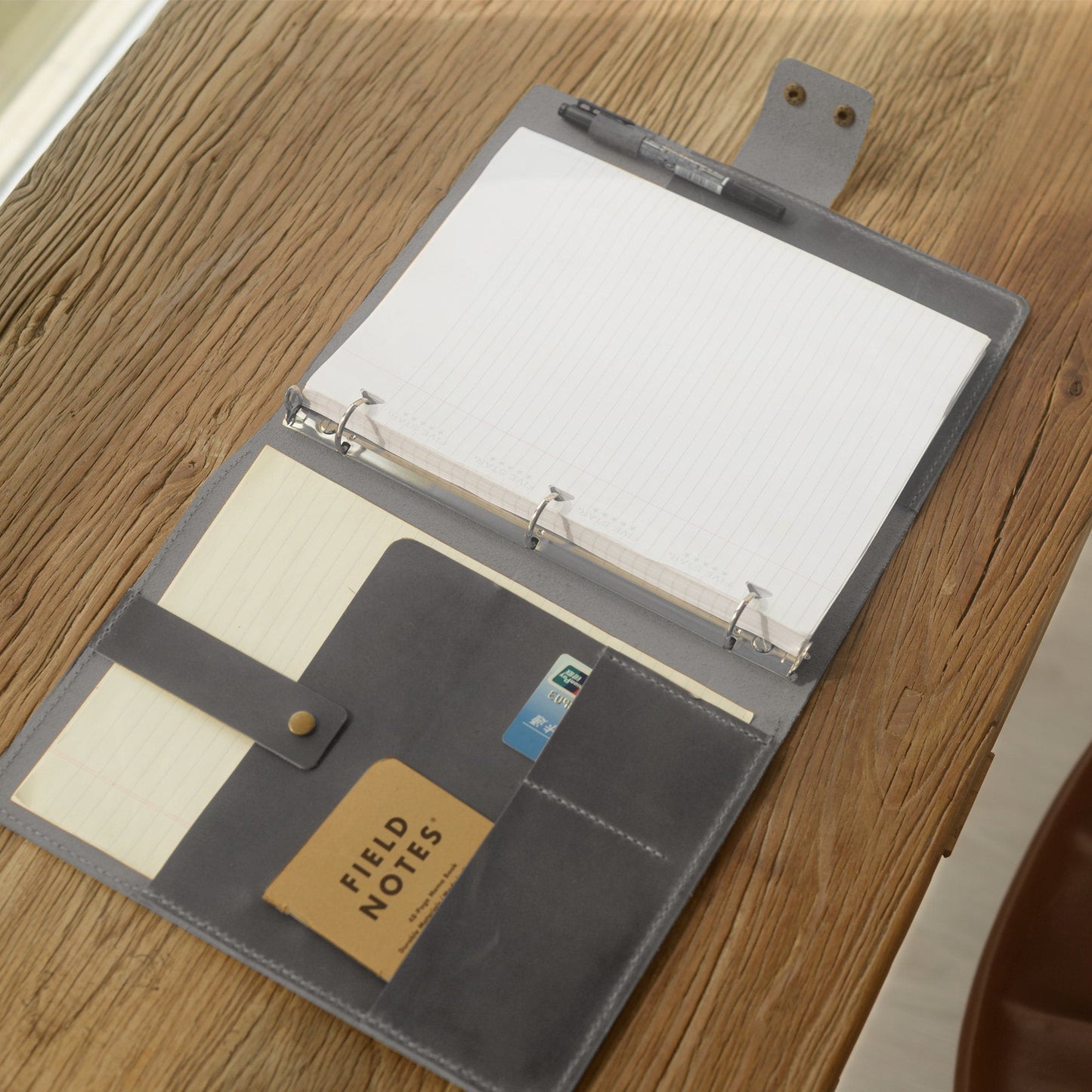 Cartera de Cuero Personalizada con aros 3, Compatible con papel de recarga 8.5 x 11 o A5, Cubierta de Cartera de Cuero - Cuero con acabado envejecido - D715