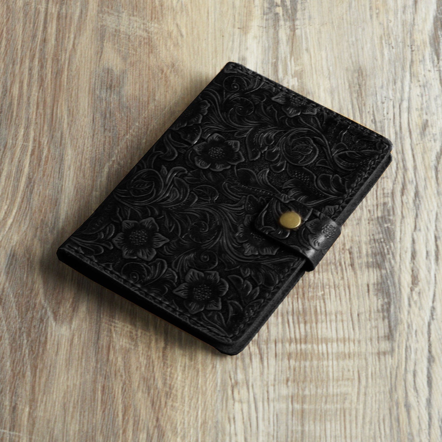 Элегантный кожаный чехол для Kindle Paperwhite с ручкой-ремнем и застежкой-кнопкой - Туированный кожаный дизайн - Model K01