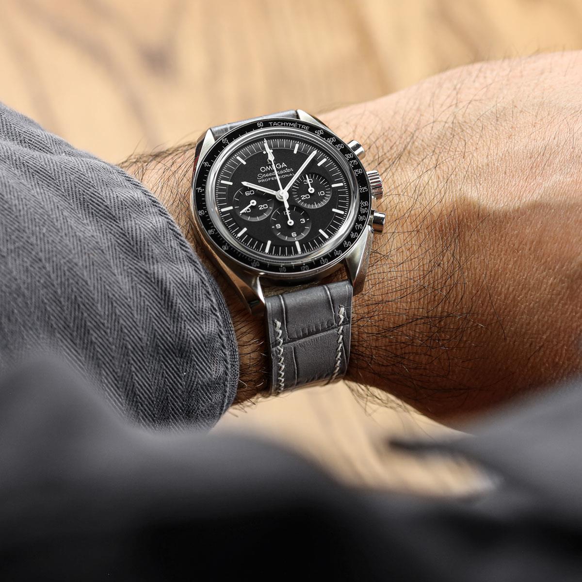 Arhem Handgenähter Uhrenarmband aus Kalbsleder mit Krokoprägung in Grau