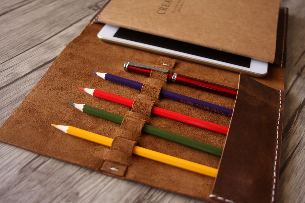 Engraved Leather Kindle e Reader Cases Sleeve