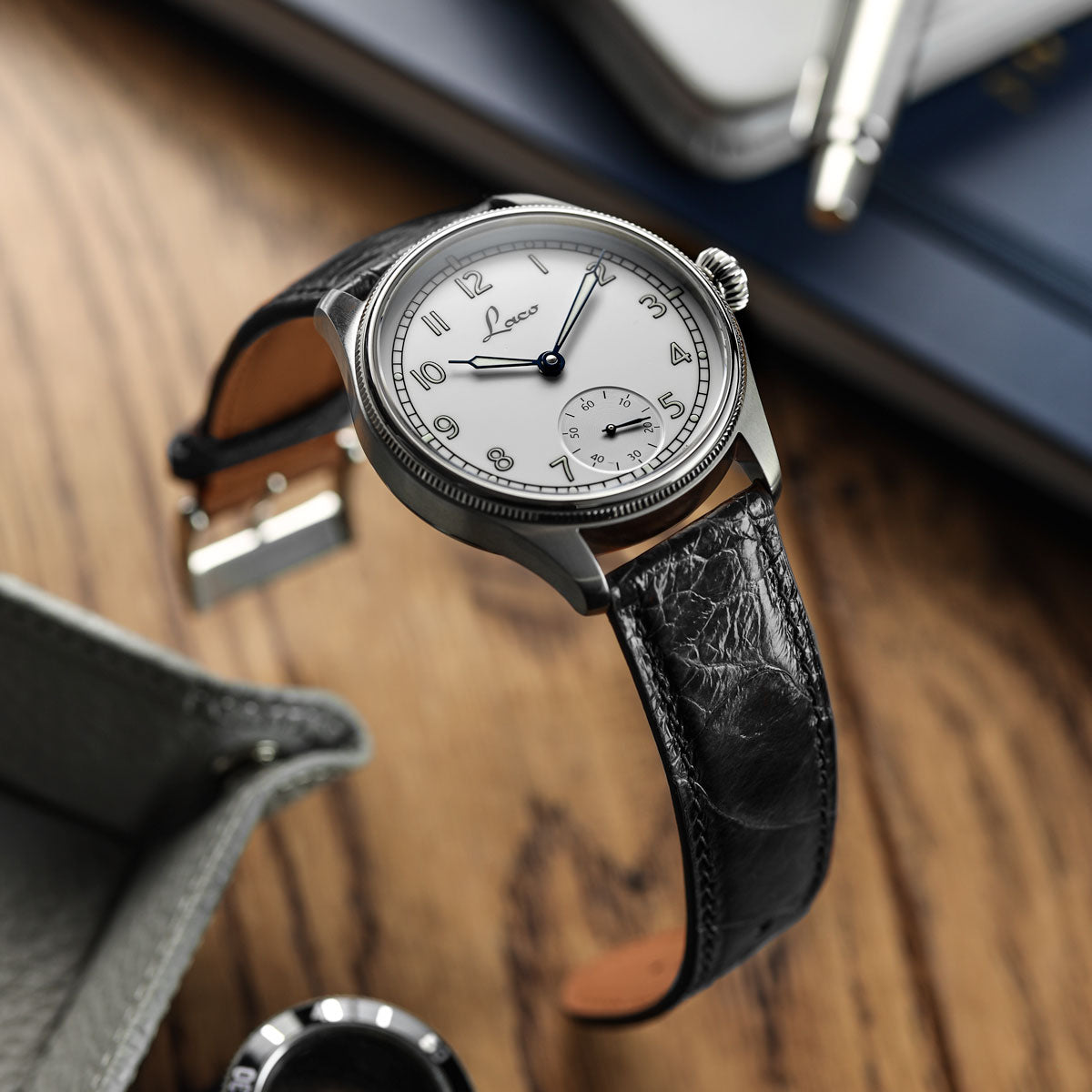 Bracelet de montre en cuir fait main avec jambe d'autruche Durbuy en noir brillant