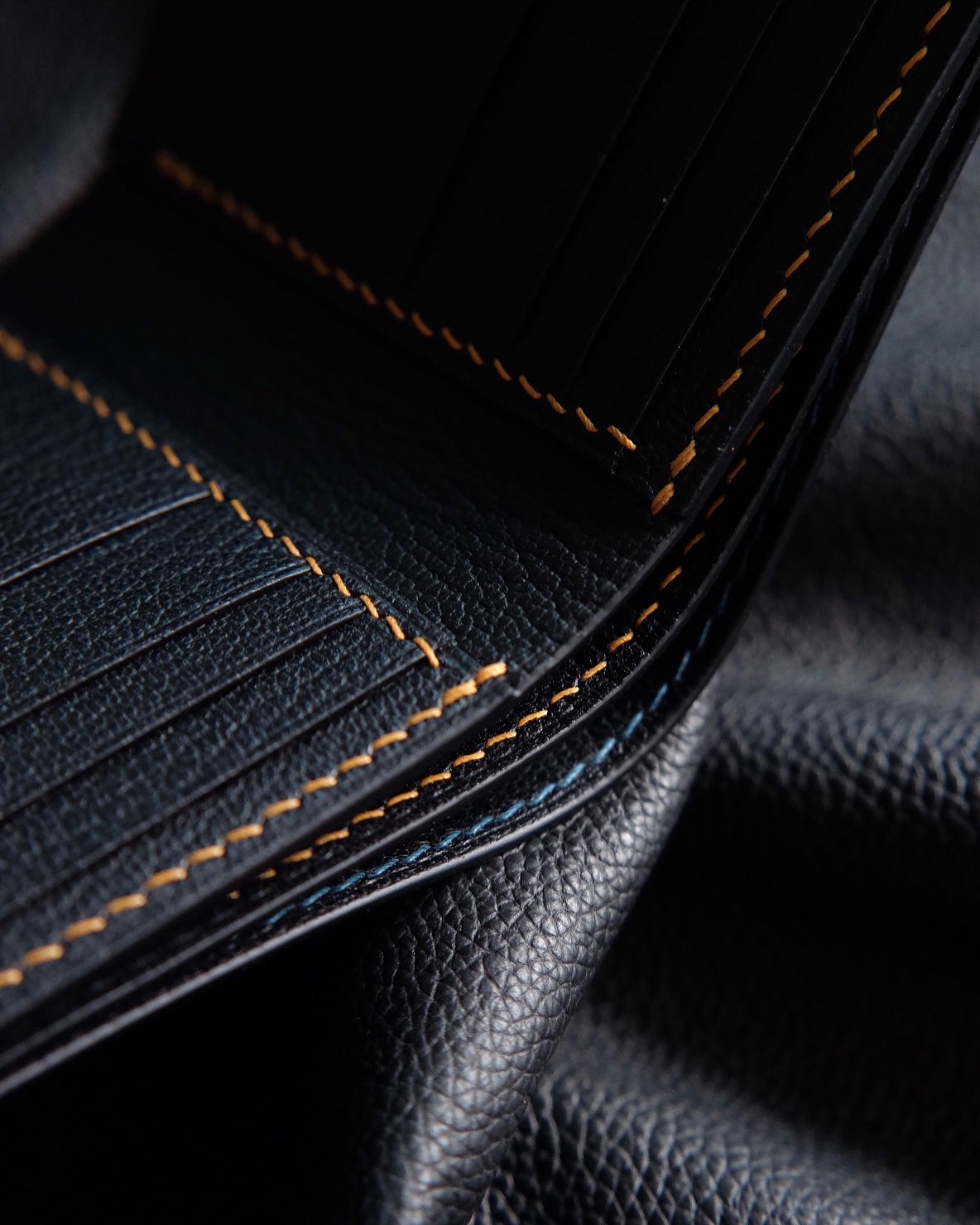 Contrast Edge Classic Wallet