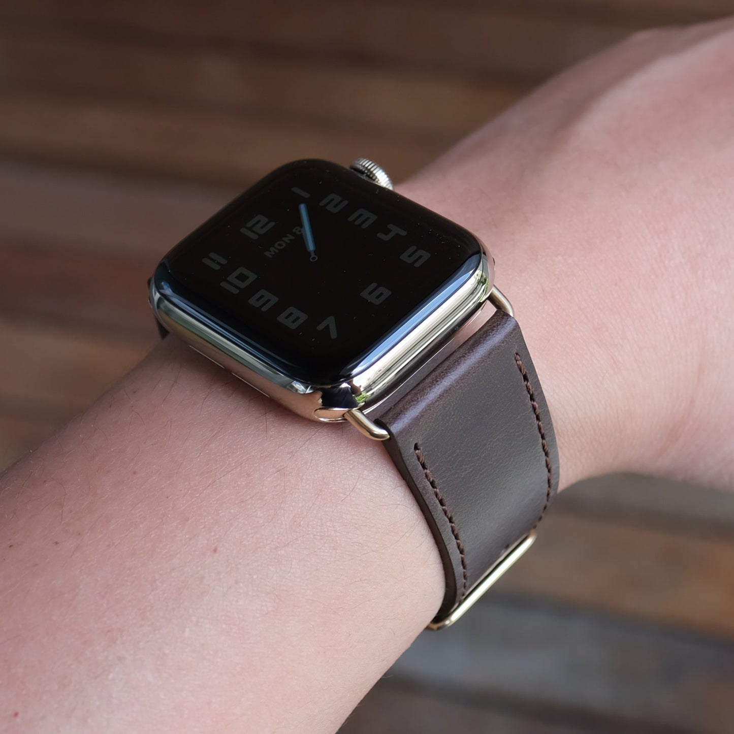 Élégante bandoulière en cuir de luxe pour Apple Watch - Couleur café mocha