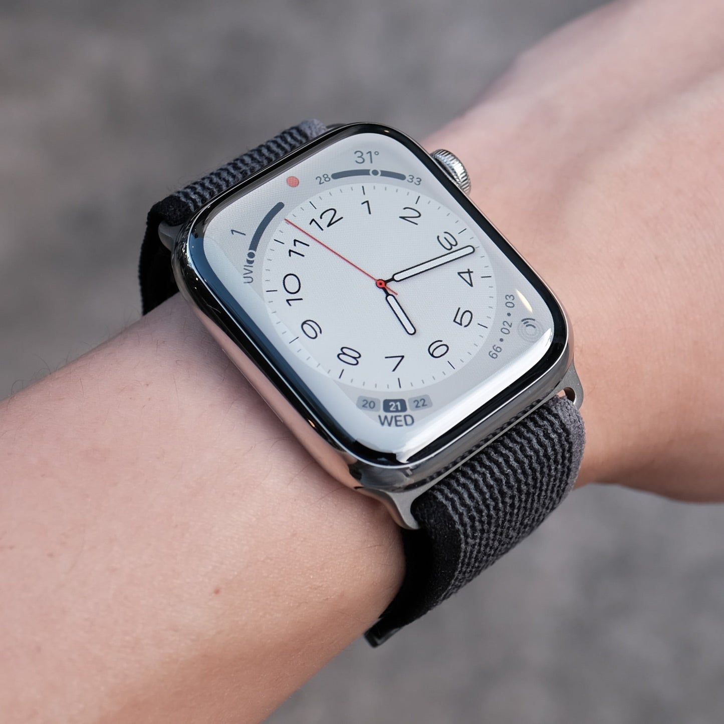 Charge Weave elegante Apple Watch Armband für stilvollen Komfort