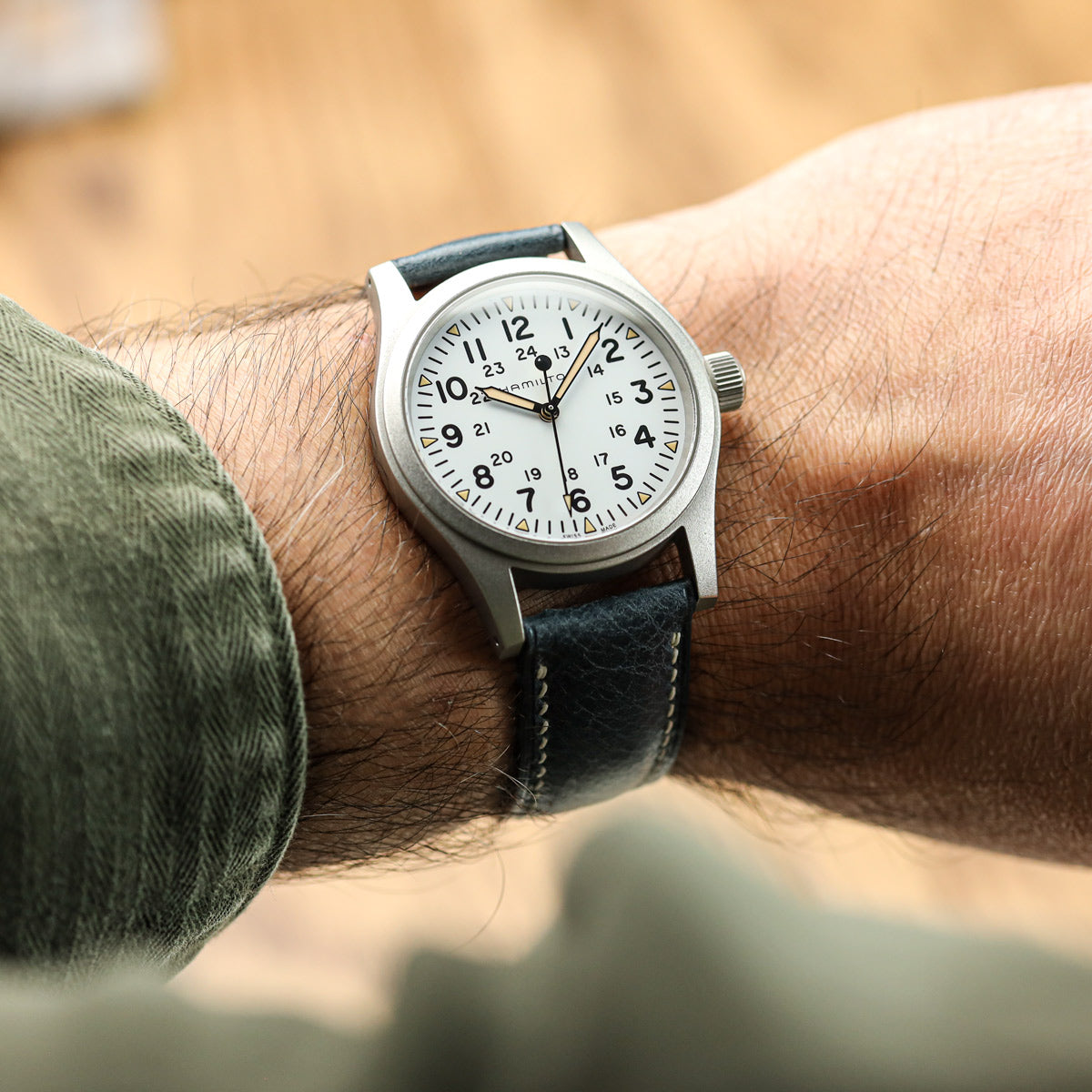 Zeigen Sie Ihren Stil mit dem Lerano Toskana gefütterten Lederarmband in Blau