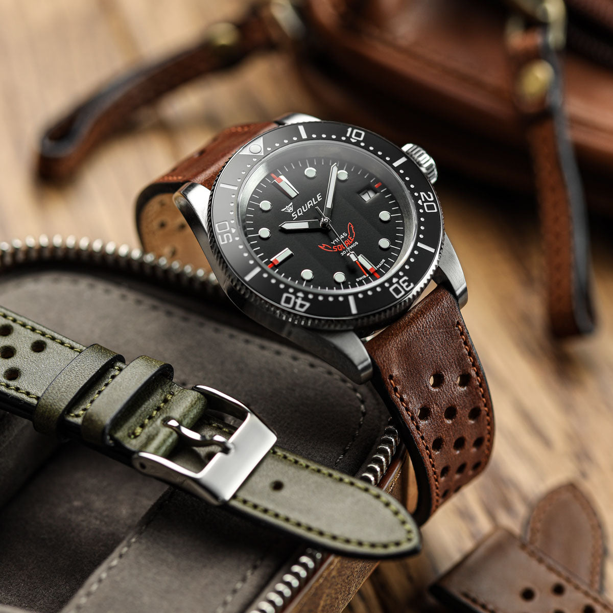 Bracelet de montre en cuir perforé Missouri de WatchGecko - Marron moyen élégant