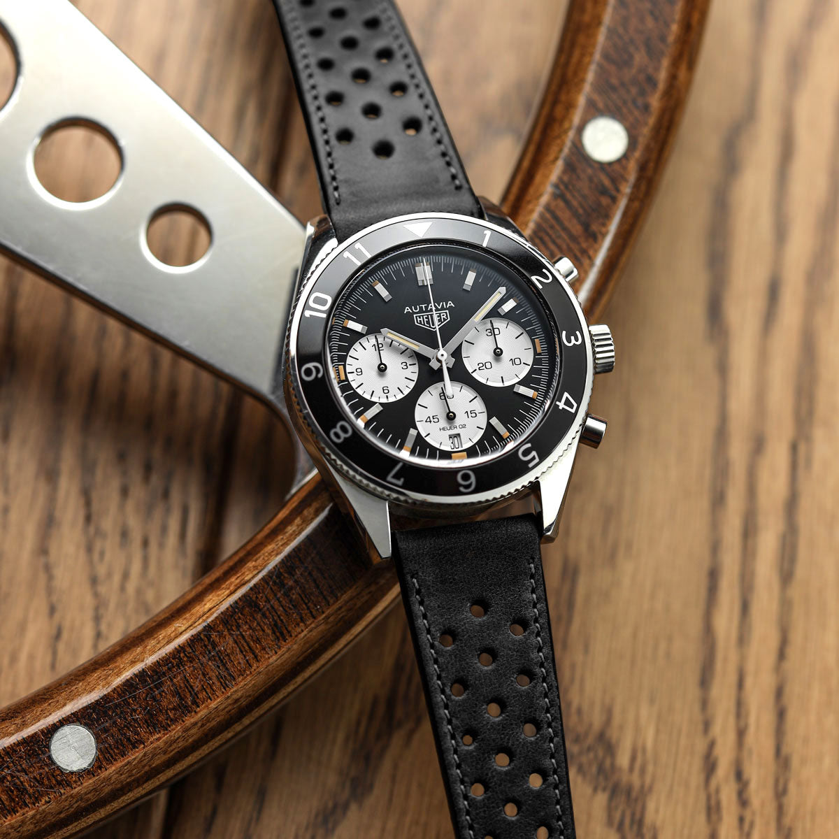 WatchGecko Missouri élégant en cuir perforé noir - Bracelet de montre sophistiqué