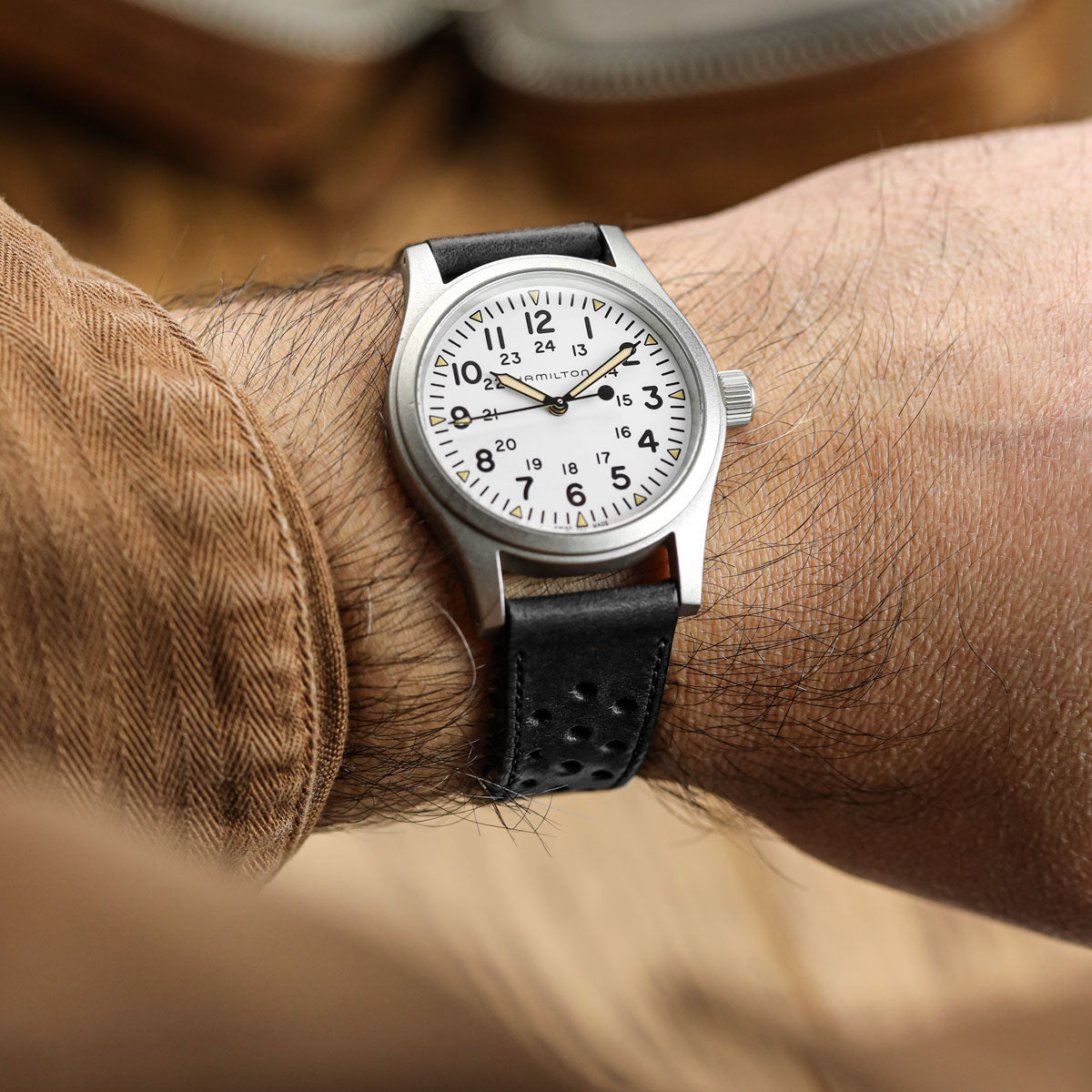 WatchGecko Missouri élégant en cuir perforé noir - Bracelet de montre sophistiqué