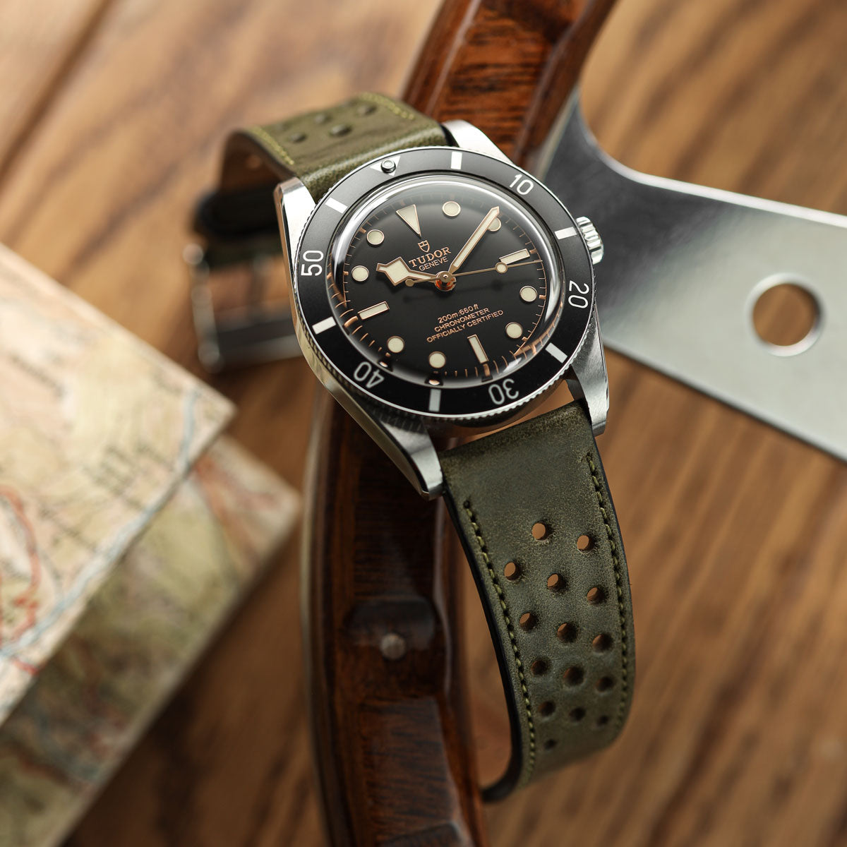 Bracelet en cuir perforé WatchGecko Missouri - Vert Élégant