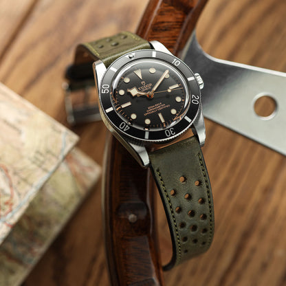 Bracelet en cuir perforé WatchGecko Missouri - Vert Élégant