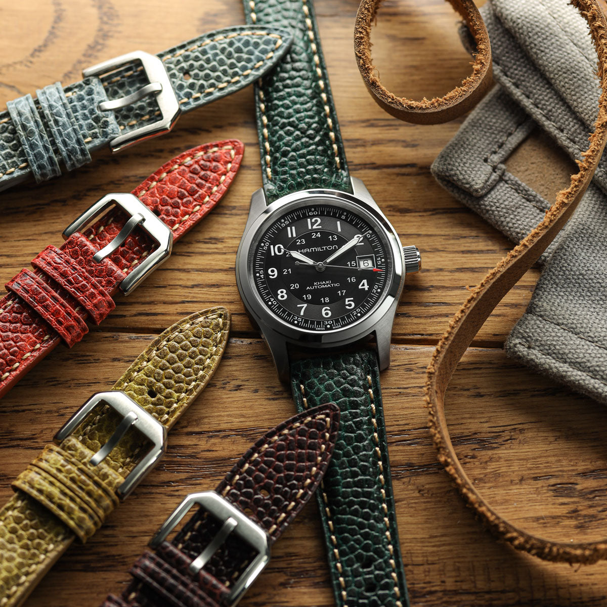 Bracelet en cuir rembourré Adassa - Caviar Ember Orange pour une élégance sophistiquée