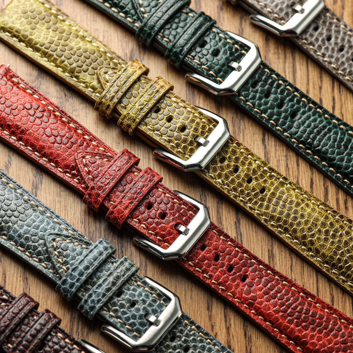 Bracelet en cuir rembourré Adassa - Caviar Ember Orange pour une élégance sophistiquée