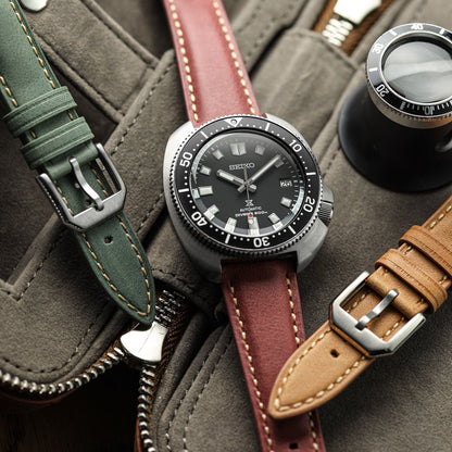 Bracelet en cuir véritable rembourré Whitby en beige pastel pour une élégance raffinée