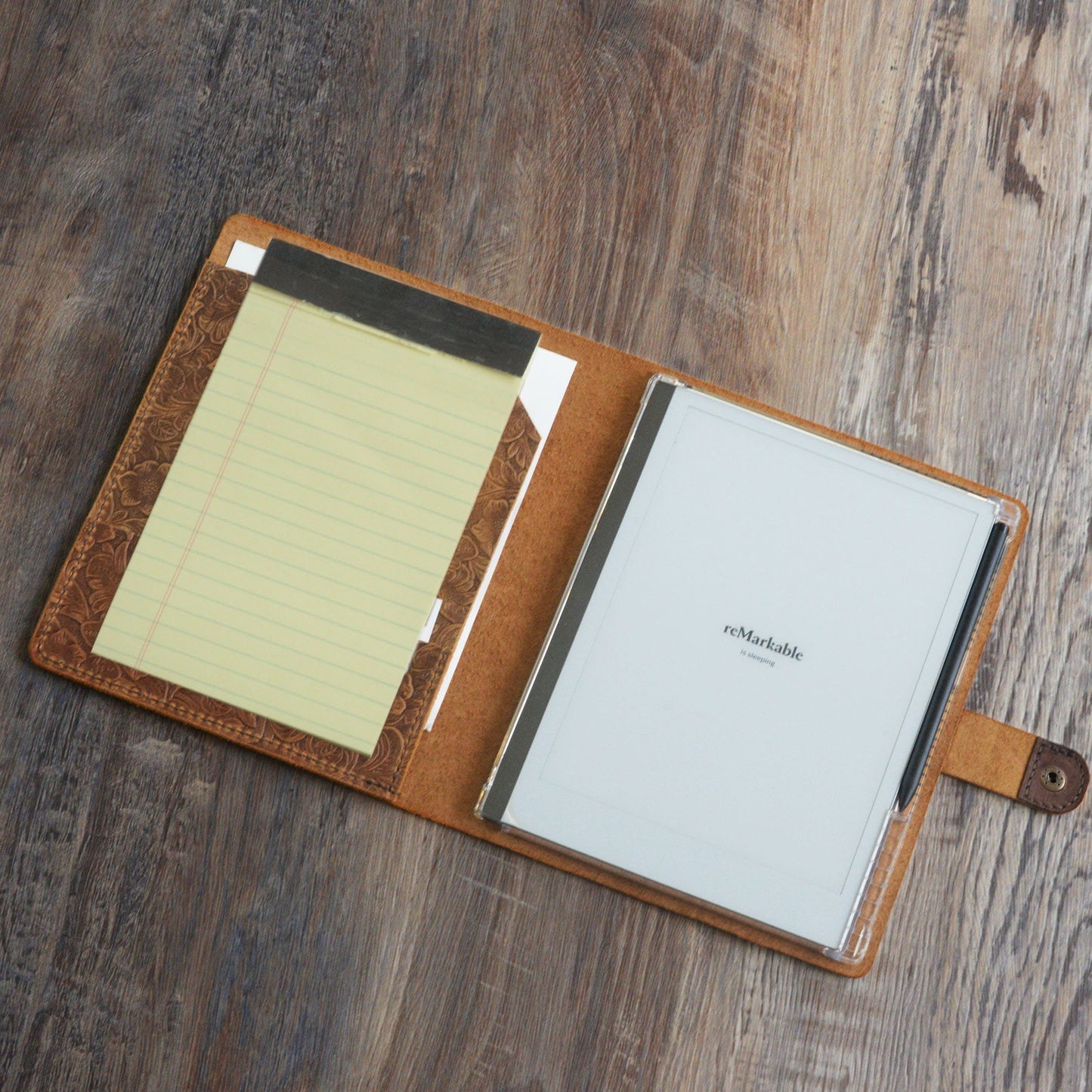 Folio en cuero personalizado para tableta reMarkable - Cuero trabajado a mano - Modelo 607