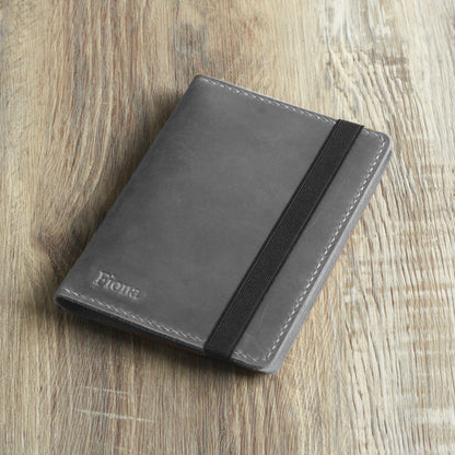 Étui en cuir pour Kindle Paperwhite / Kindle avec poignée et fermeture élastique - Cuir travaillé à la main - K01