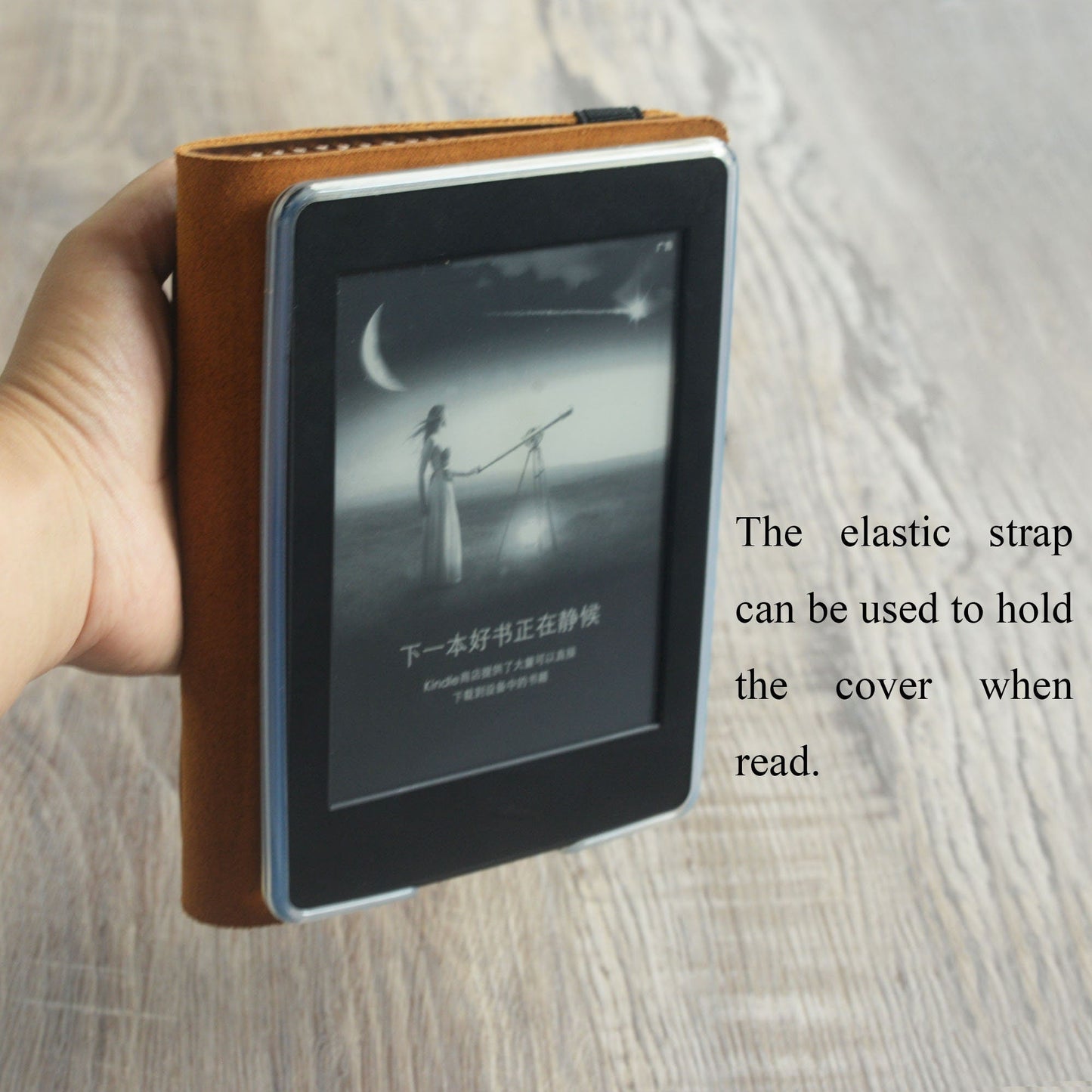 Étui en cuir pour Kindle Paperwhite / Kindle avec poignée et fermeture élastique - Cuir travaillé à la main - K01