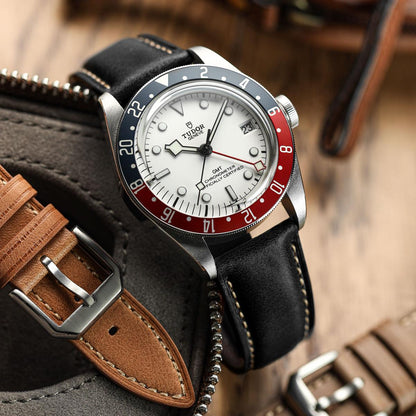 Bracelet en cuir véritable rembourré Whitby en noir pastel pour une élégance raffinée