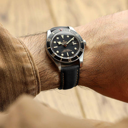 Bracelet en cuir véritable rembourré Whitby en noir pastel pour une élégance raffinée