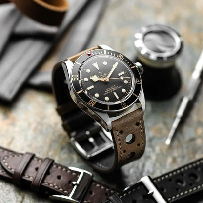 Joli Bracelet de Montre en Cuir Faites à la Main par Boutsen Cavallo Racing - Taupe Élégant