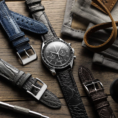 Tira de reloj de cuero artesanal con pata de avestruz en negro mate - Elegancia y estilo únicos