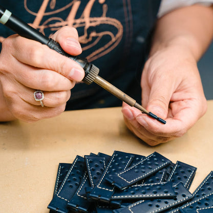 Bracelet de Montre en Cuir Artisanal pour Jambe d'Ostrich à la Main - Gris Mat