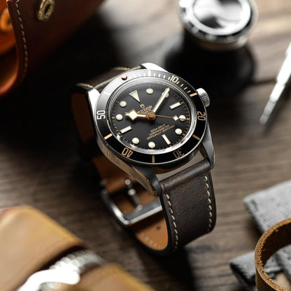 Élégante montre avec bracelet en cuir de veau Patina Plate Rochefort - Brun Chocolat