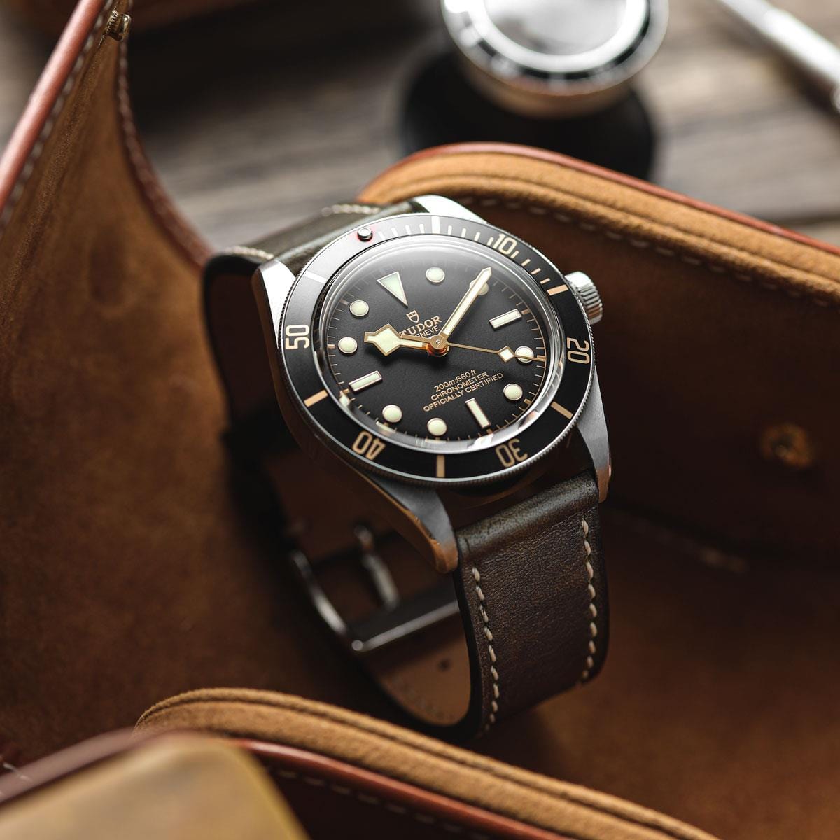 Élégante montre avec bracelet en cuir de veau Patina Plate Rochefort - Brun Chocolat