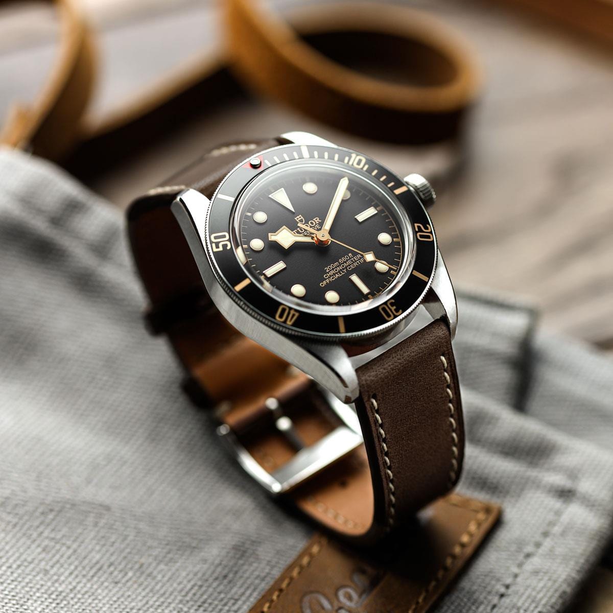 Trek je stijl naar een hoger niveau met de Leuven Cavallo Lederen Horlogeband - Cacao, handgemaakt en perfect voor paardenliefhebbers