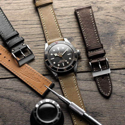 Trek je stijl naar een hoger niveau met de Leuven Cavallo Lederen Horlogeband - Cacao, handgemaakt en perfect voor paardenliefhebbers