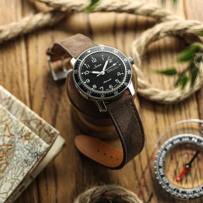 Bracelet de montre en cuir nubuck plat Mozet fait main - Taupe élégante