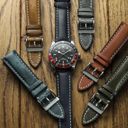 Armband aus dickem, gepolstertem Leder im Vintage-Design – Patina Blau Jeanskraft